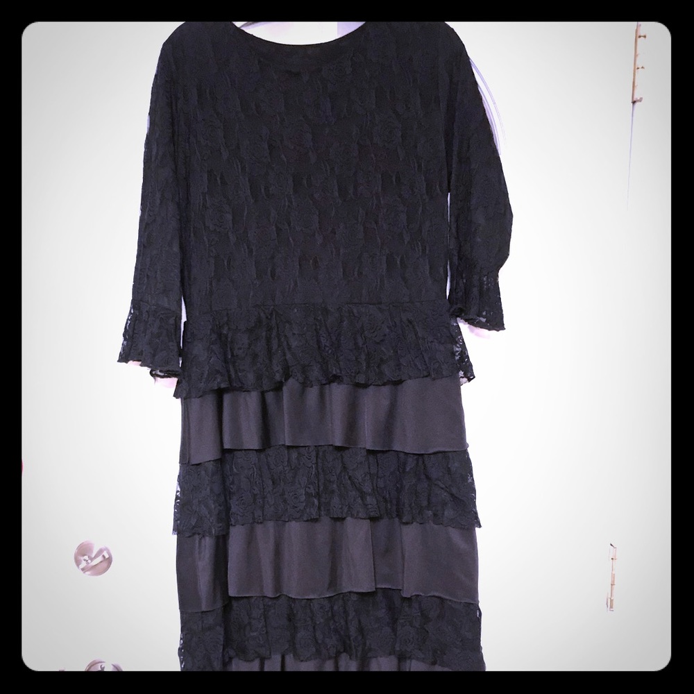 Black Lace Tiered Dress L